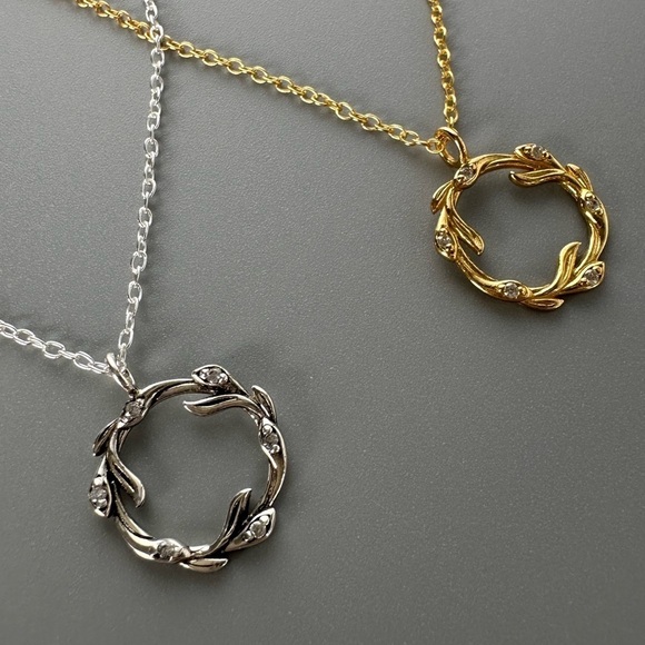 14k Gold Sterling Silver Round Wreath Pedant Necklace - Picture 17 of 17